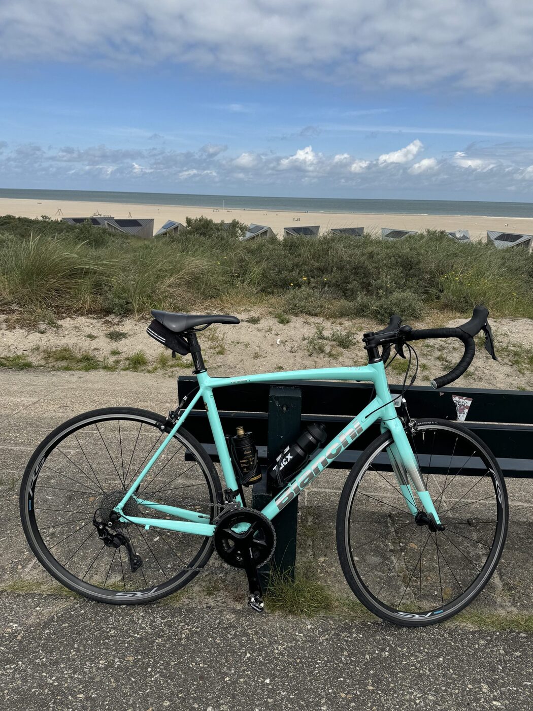 Racefiets aan de Zeeuwse kust